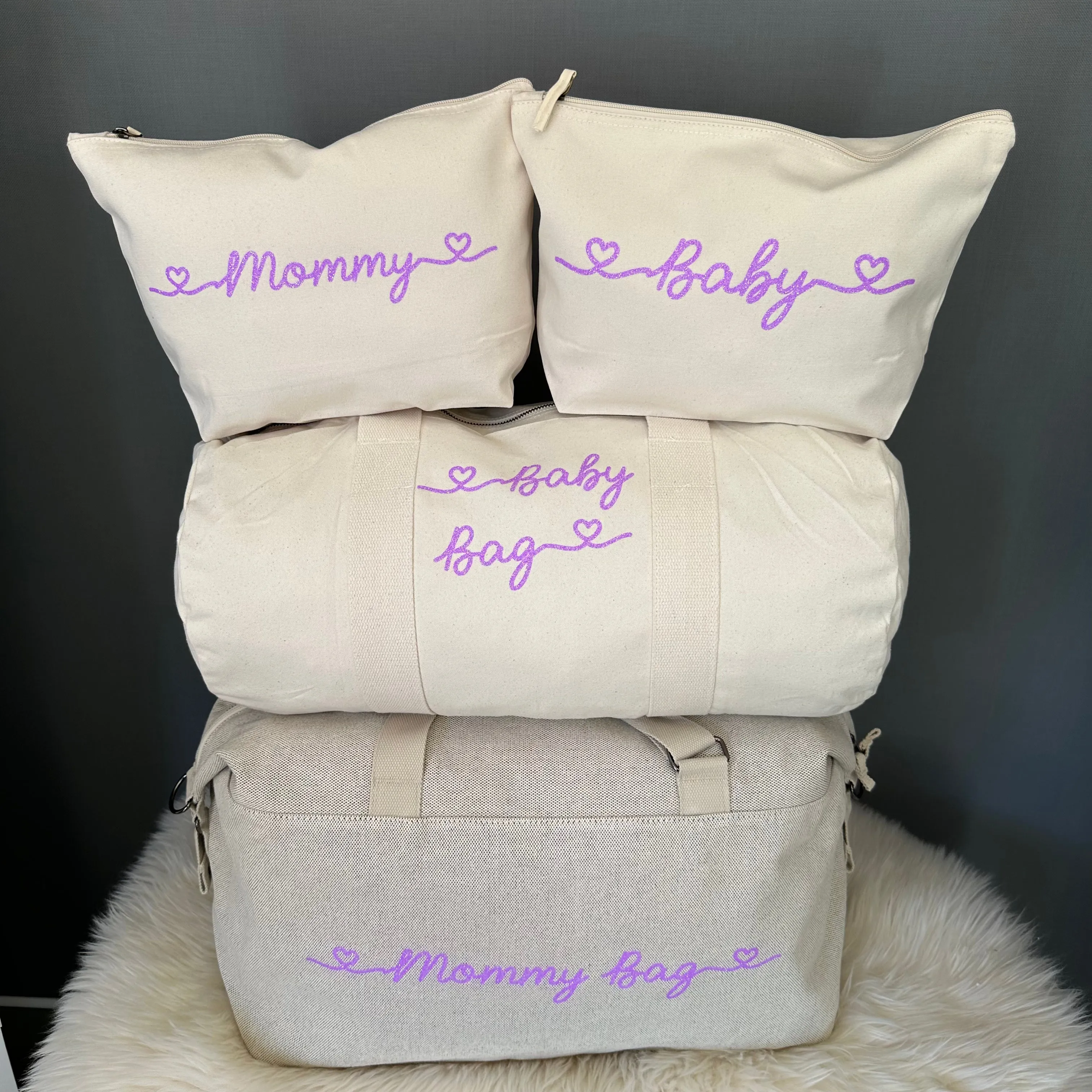 Borsone mamma, 1 borsone baby  e 2 Pochette con cuoricini Lavanda Glitter