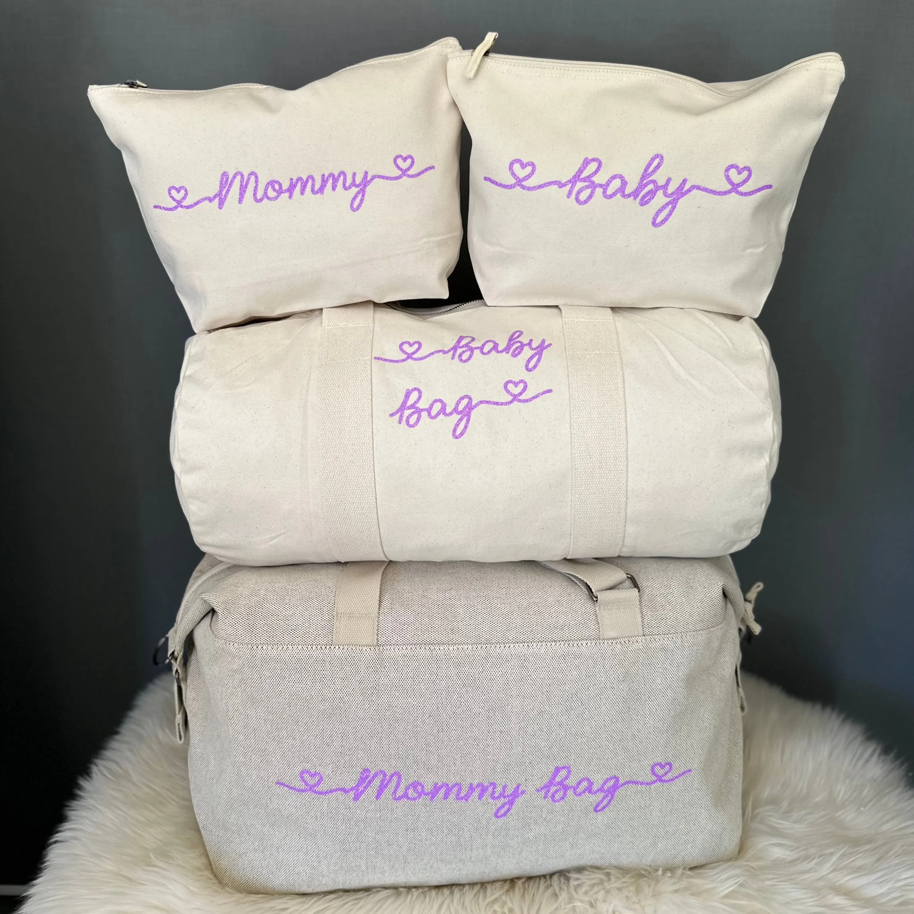 Borsone mamma, 1 borsone baby  e 2 Pochette con cuoricini Lavanda Glitter